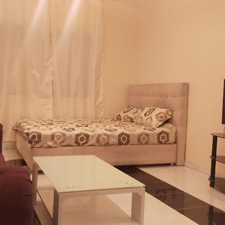 Holiday Home 2 Bedrooms Apartment For Family Only Sharjah Exterior foto